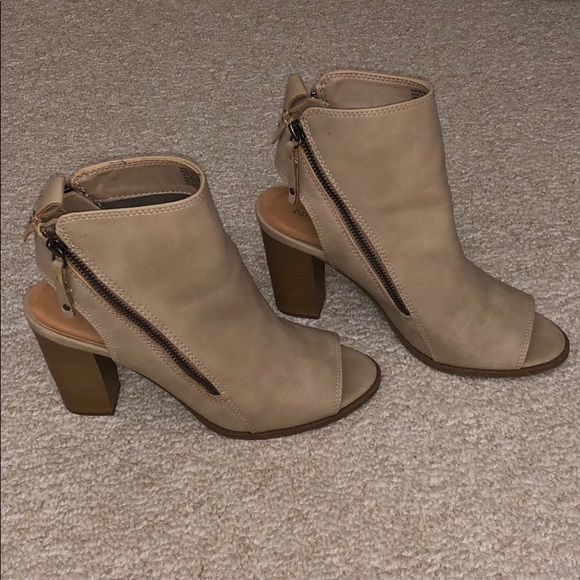 Super cute, double zipper peep toe booties - Picture 1 of 4